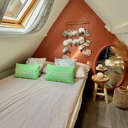 Tiny House - Surfers Paradise בית נופש