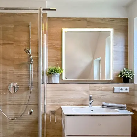 Tiny House - Surfers Paradise Holiday home *